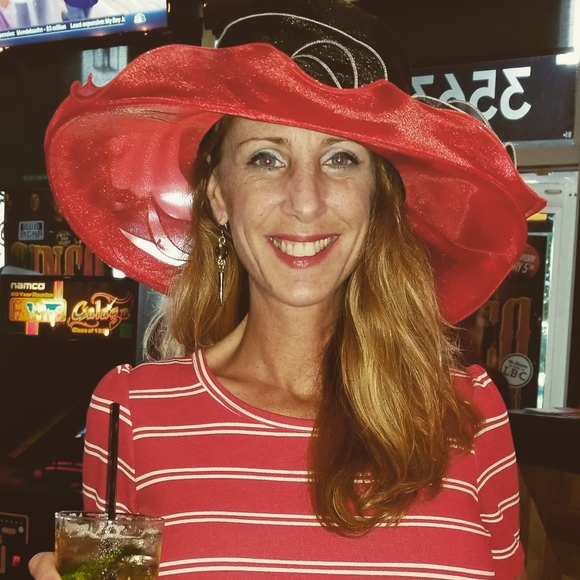 Meet your Posher, Jennifer - Picture 5 of 6